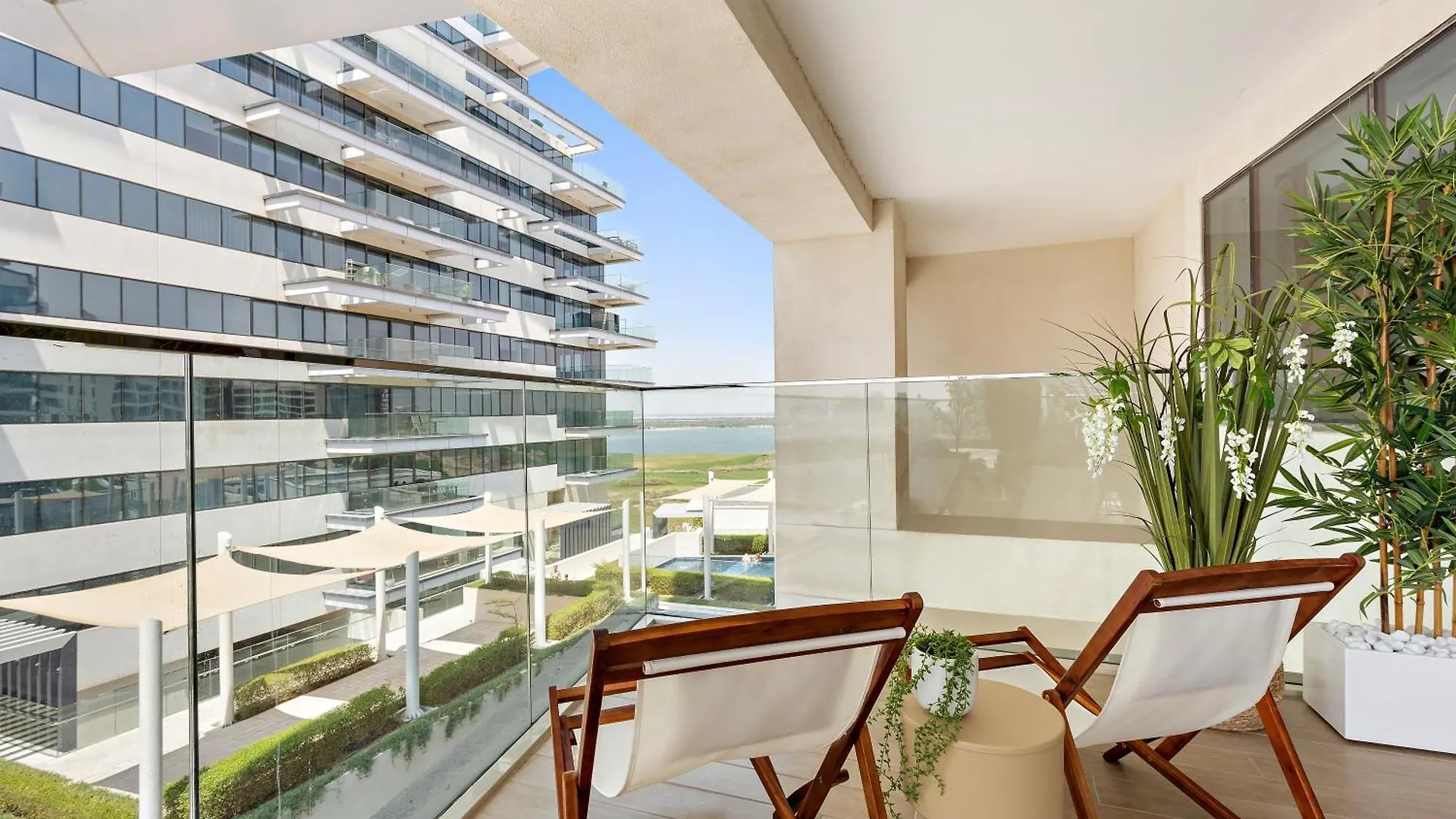 Bright Oasis At Yas - Private Beach Access Abu Dhabi