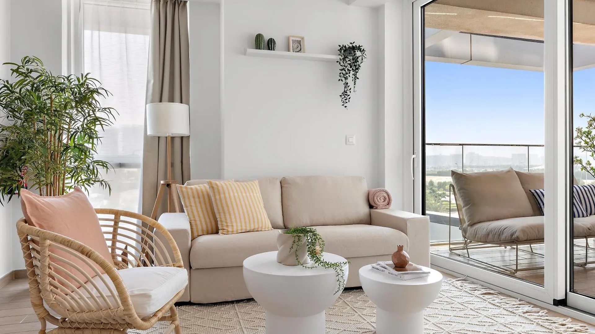 Bright Oasis At Yas - Private Beach Access Abu Dhabi Apartment